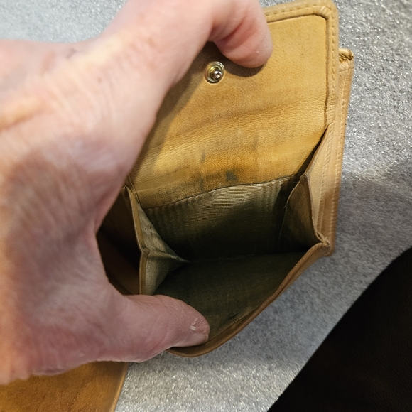 COPY - Chanel bifold wallet - Picture 10 of 16